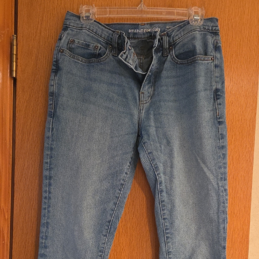 Amazon Essentials Men's Classic Denim Jeans